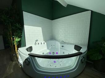 Apartamento Capsule Color Plus Baln�o �cran Home Cin�ma Console Nintendo