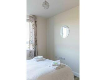 2br Modern Apartment Overlooking The Meadows