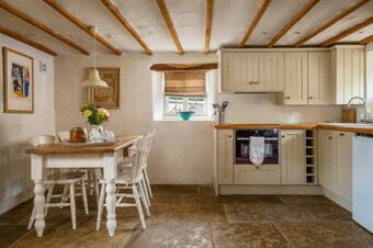 Tarlton Villa Sleeps 2 Wifi