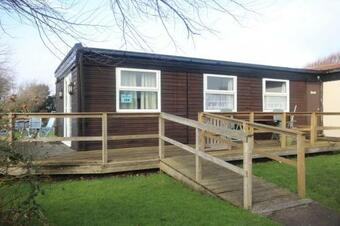 10a Medmerry Park 2 Bedroom Chalet - No Manual Workers Allowed