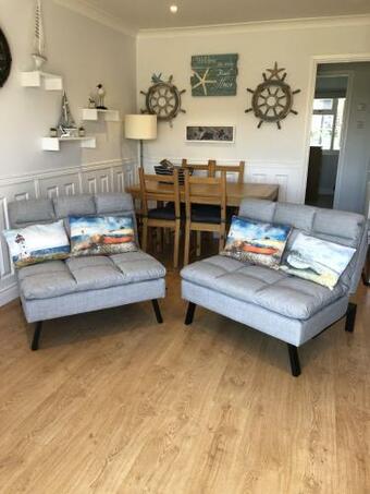 43b Medmerry Park 2 Bedroom Chalet - No Manual Workers Allowed