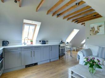 Tranquil Holiday Home In Groombridge Kent With Balcony