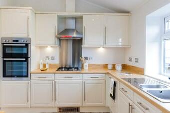 Wentwood 6 Twin Lodge With Hot Tub - 5 Star Resort