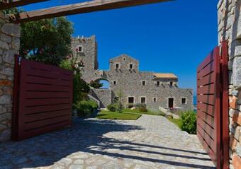Hostal Focalion Castle Luxury Suites