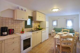 Spanochori Villa Sleeps 4 With Pool And Air Con