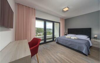 Stunning Home In Bakarac W/ Outdoor Swimming Pool, Wifi And Outdoor Swimming Pool