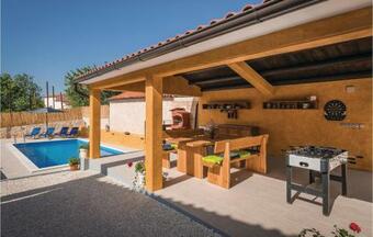 Beautiful Home In Barban W/ Outdoor Swimming Pool, Wifi And 3 Bedrooms