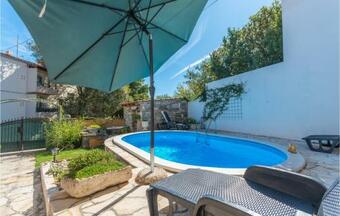 Two-bedroom Holiday Home In Benkovac