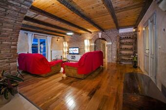 Beautiful Villa Tomani With Pool, Basketball And Volleyball Field