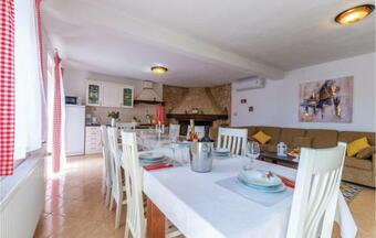 Three-bedroom Holiday Home In Katuni