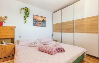 One-bedroom Apartment In Lukovo Sugarje