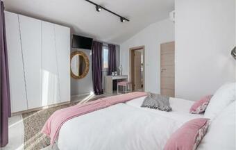 Four-bedroom Holiday Home In Nova Vas