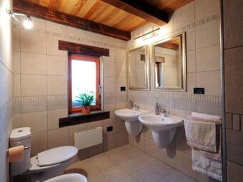 Lovingly Renovated Country House With Large Garden, Private Pool, Privacy