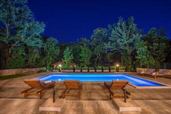 Villa Andrea With 5 Bedrooms, 50 Sqm Private Pool, A Fun Zone With Pro 9 Pool Table, Outdoor Playground