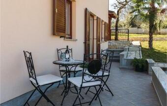 Two-bedroom Apartment In Porec