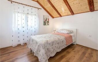 Stunning Apartment In Skradin W/ 3 Bedrooms