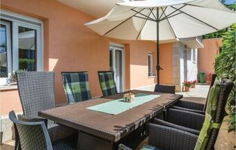 Four-bedroom Holiday Home In Grubine