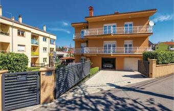 One-bedroom Apartment In Viskovo