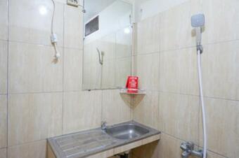 Hotel Reddoorz Near Ahmad Yani Monument Park Kudus