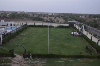 Hotel Rooms /restourent/bar