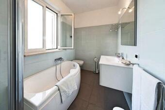 Scafa Villa Sleeps 12 With Pool Air Con And Wifi