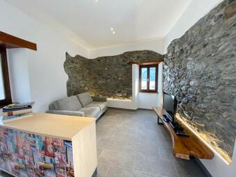 Independent Stone House With Lake View