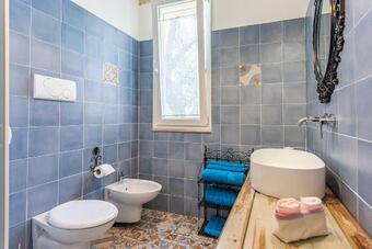 Poggiardo Holiday Home Sleeps 7 With Pool And Air Con