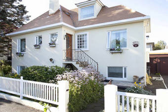 Helguhus B&B And Apartment