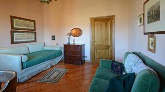 Villa Hostal De Todi 12