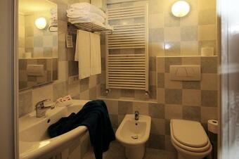 Mezzegra Villa Sleeps 6 Pool Wifi