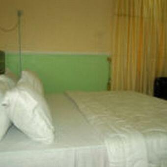 Hostal Room In Lodge - Edinan Hotel Suites