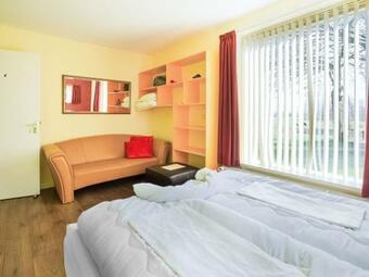 Ravishing Holiday Home In Giethoorn With Hot Tub Near Lake