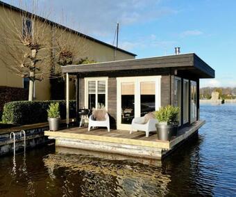 Luxe Houseboat Woonark Woonboot