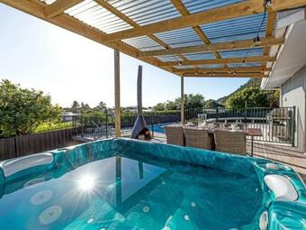 Pool And Spa Escape - Pauanui Holiday Home