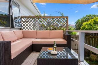 Pohutukawa Breeze - Papamoa Beach Holiday Home