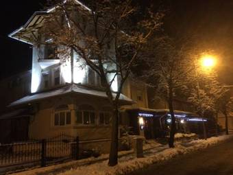 Plat�n Hotel & �tterem