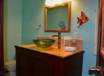 Hotel West Bay Lodge And Spa