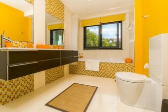 Quinta Do Almeida Villa Sleeps 8 With Pool