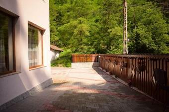 Hostal Pensiunea La Cernat