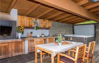 Amazing Home In Preserje W/ Jacuzzi, Sauna And Wifi