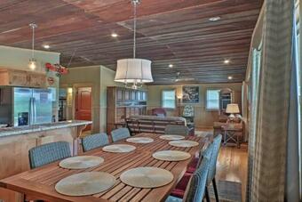 Guntersville Cabin With Views - Walk To Lake!