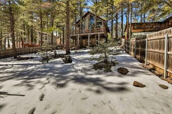 Flagstaff Cabin With Large Deck And Fenced Yard!