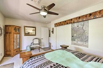 Oak Creek Village Home With Deck, Yard And Red Rock Views