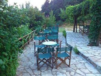 Hostal Dryades Guesthouse