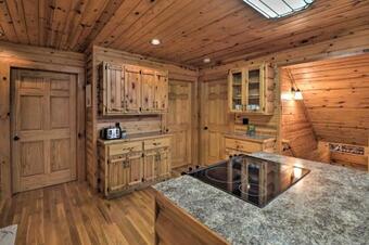 Hideaway Cabin - Walk To Greers Ferry Lake!