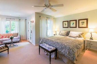 Glen Ellen Home With Lush Yard And Pool In Wine Country