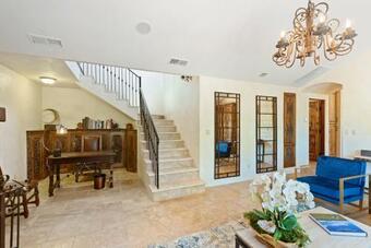 Villa With Home Generator - No Power Outage Here! Home