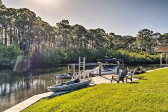 Sunny And Alluring Englewood Retreat With Dock!