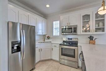 Canalfront Getaway With Balcony By Mexico Beach