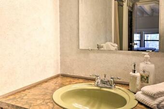 Spacious Sky Valley Cabin With Deck And Fireplace